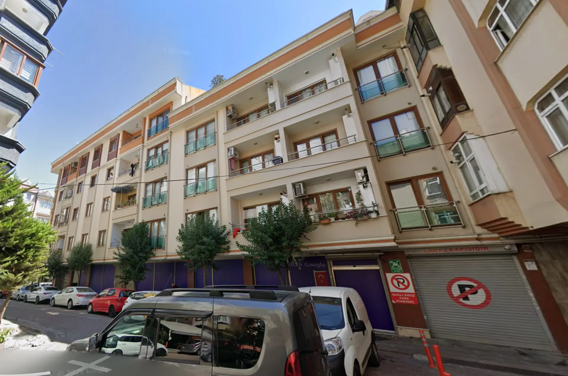 Esenoğlu Apartmanı kapak fotoğrafı
